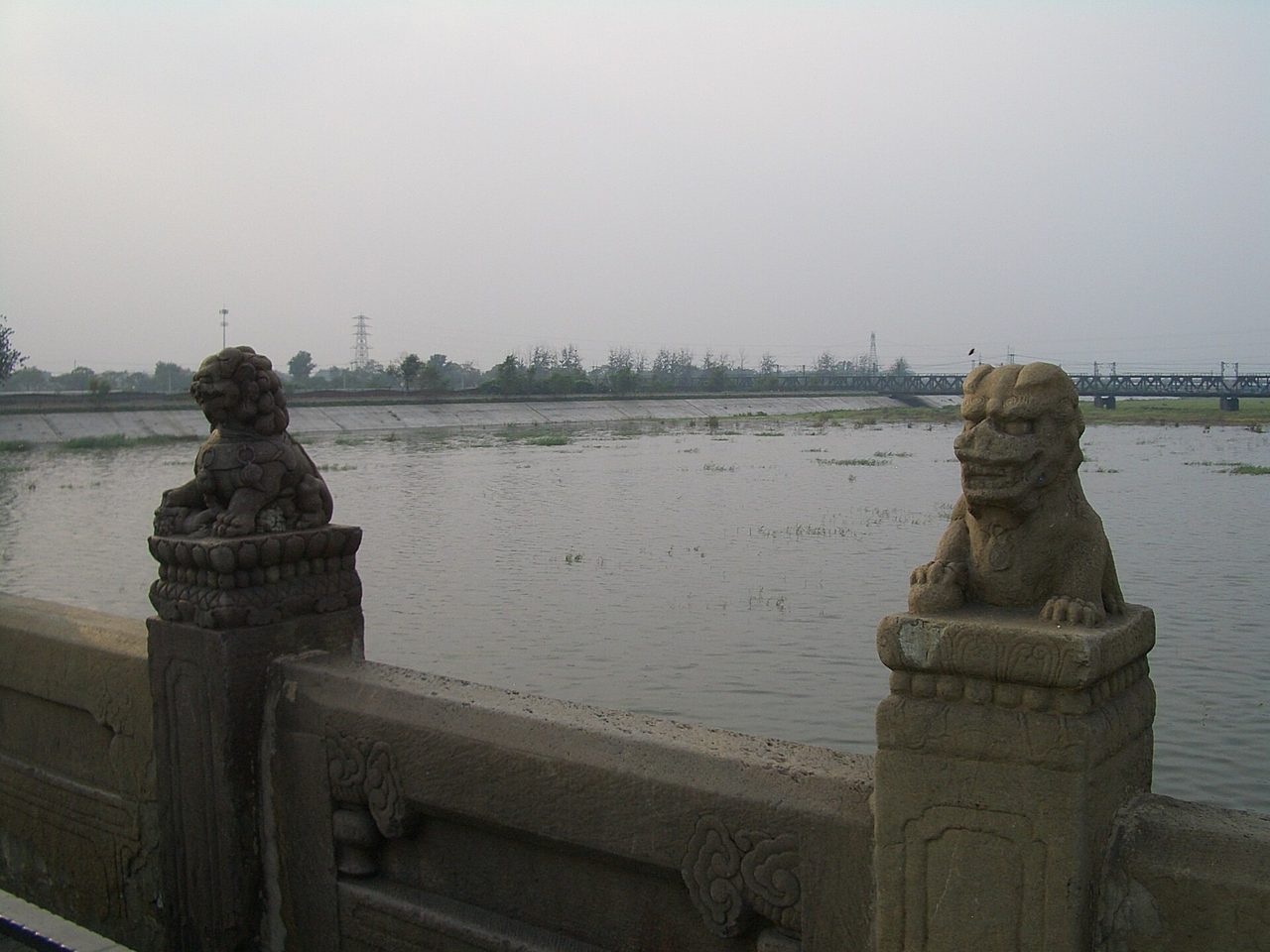 卢沟桥 · 石狮与河