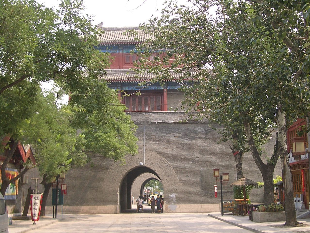 宛平城东门与城墙